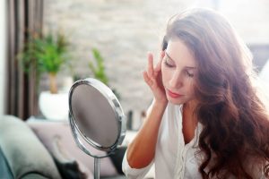 Pamper Yourself With a 1byOne’s 10x Magnifying Makeup Mirror 